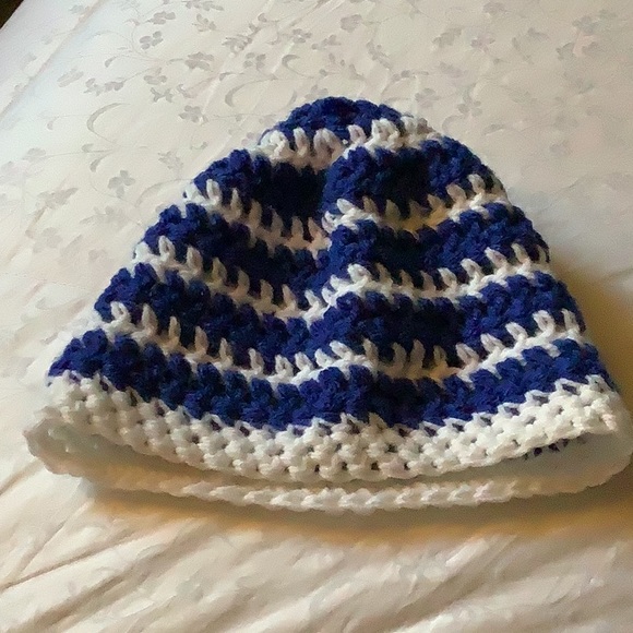 Winter 🥶 hat hand crocheted blue white 6/12 mo - Picture 2 of 4
